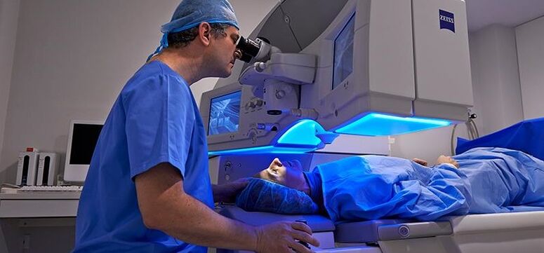 Corecția vederii laser nu durează mult și are o mică listă de efecte secundare
